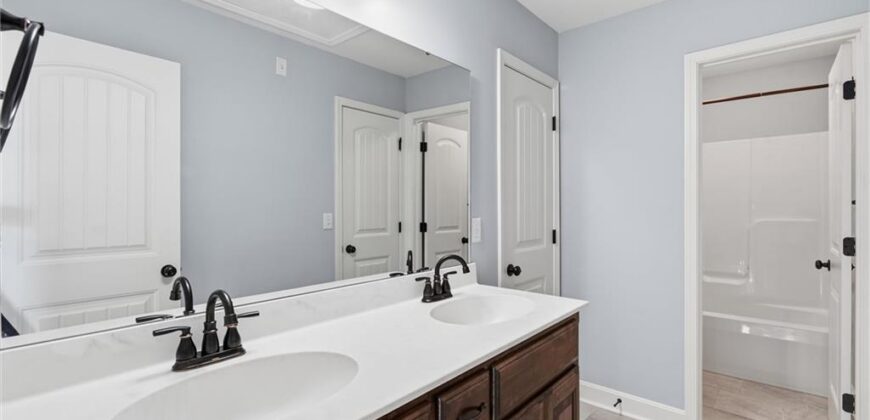 18304 Rock Creek Drive, Smithville, MO 64089