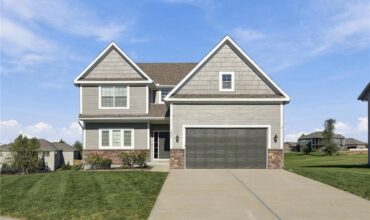 18304 Rock Creek Drive, Smithville, MO 64089