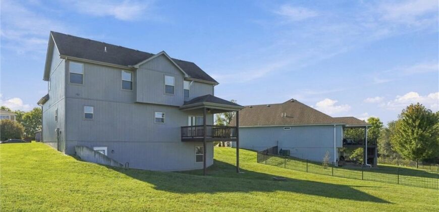 18304 Rock Creek Drive, Smithville, MO 64089