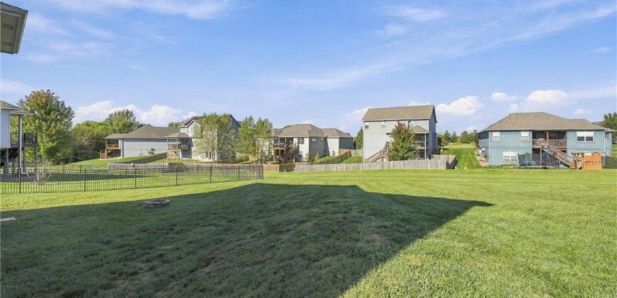 18304 Rock Creek Drive, Smithville, MO 64089