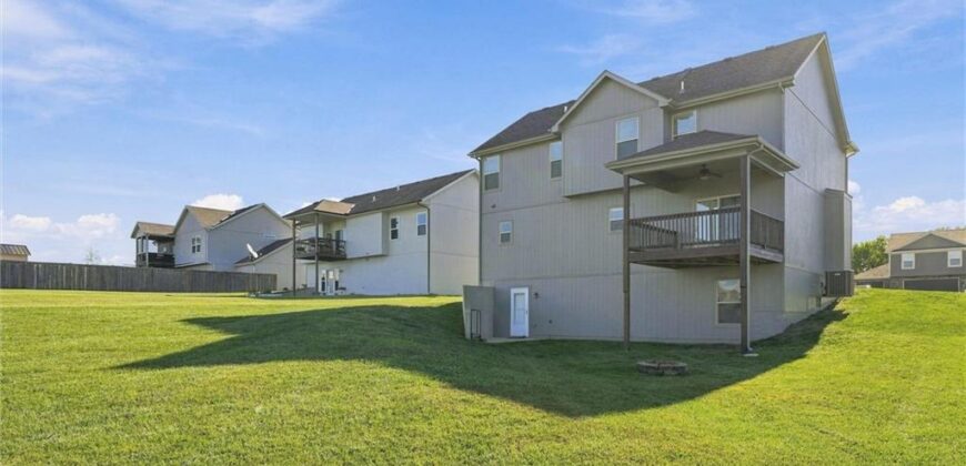 18304 Rock Creek Drive, Smithville, MO 64089