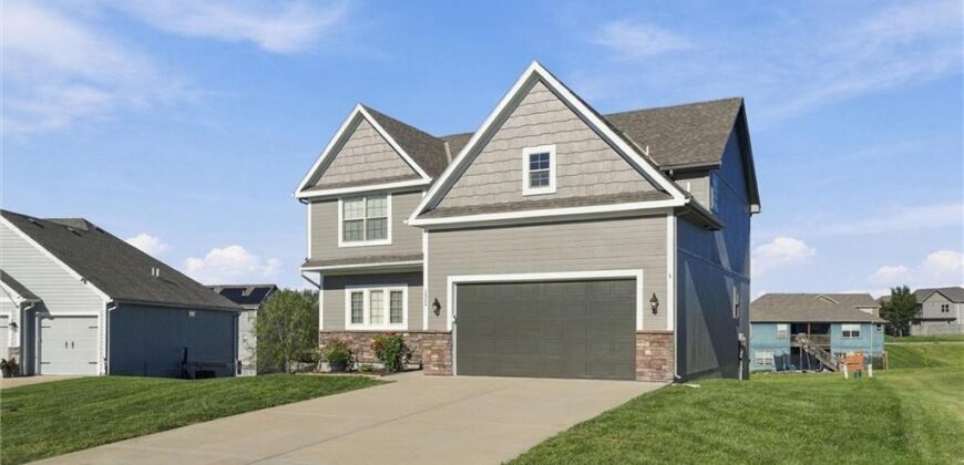 18304 Rock Creek Drive, Smithville, MO 64089