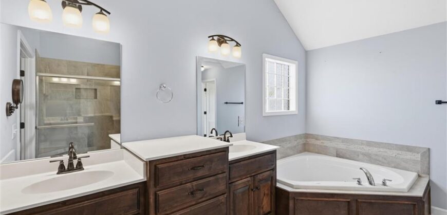 18304 Rock Creek Drive, Smithville, MO 64089