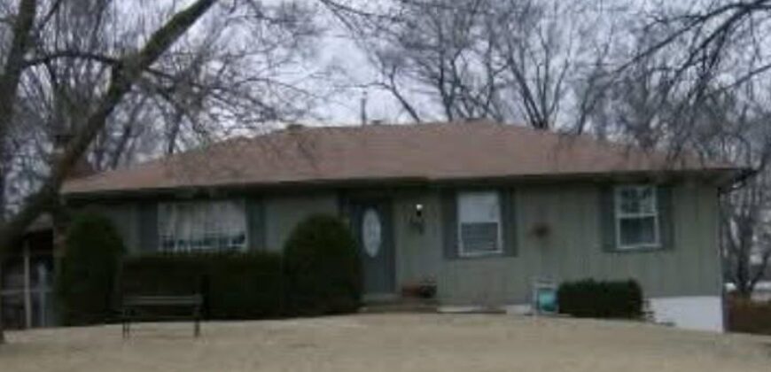 12810 NW Jamilyn Road, Parkville, MO 64152
