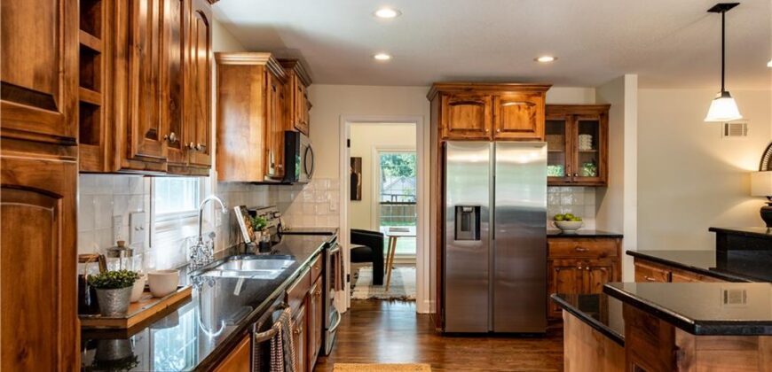 10003 N Charlotte Street, Kansas City, MO 64155