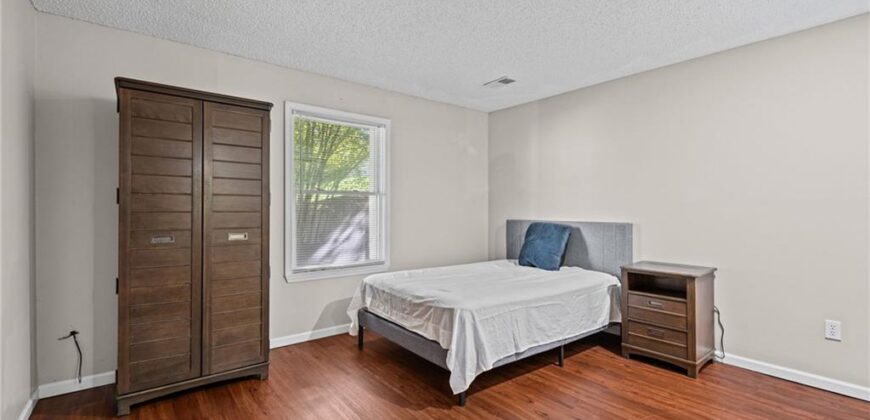 5225 NW 82nd Terrace, Kansas City, MO 64151