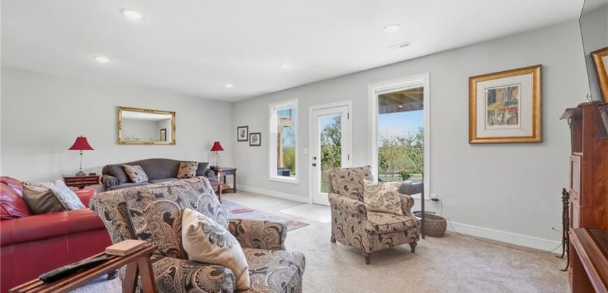 7369 Griffey Street, Parkville, MO 64152