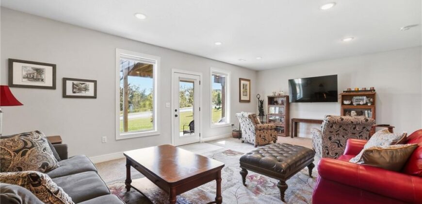 7369 Griffey Street, Parkville, MO 64152