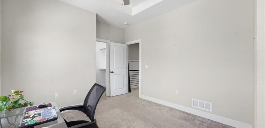 7369 Griffey Street, Parkville, MO 64152