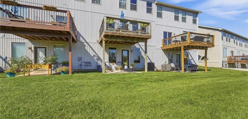 7369 Griffey Street, Parkville, MO 64152