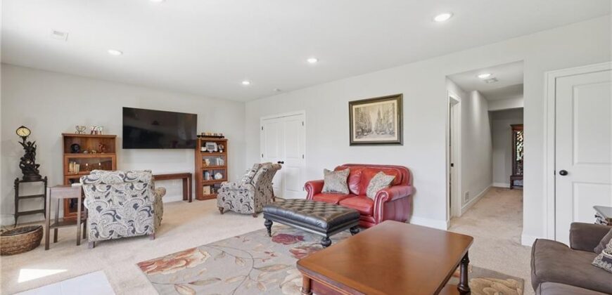 7369 Griffey Street, Parkville, MO 64152