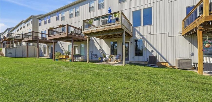 7369 Griffey Street, Parkville, MO 64152
