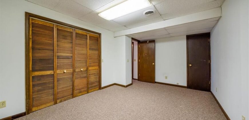 5771 N Anita Avenue, Kansas City, MO 64151