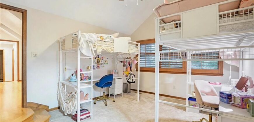 7955 NW Bridle Parc Lane, Kansas City, MO 64152