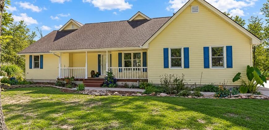 7955 NW Bridle Parc Lane, Kansas City, MO 64152