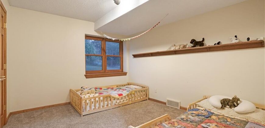 7955 NW Bridle Parc Lane, Kansas City, MO 64152