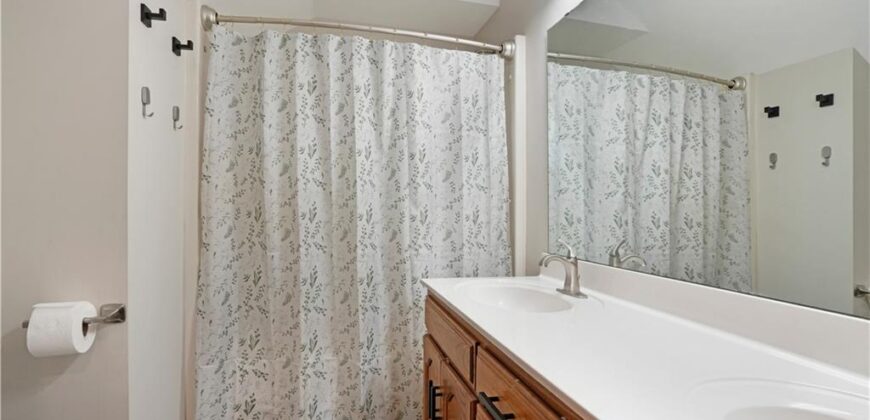 7955 NW Bridle Parc Lane, Kansas City, MO 64152