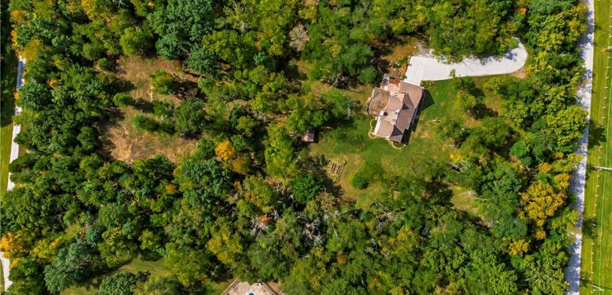 7955 NW Bridle Parc Lane, Kansas City, MO 64152