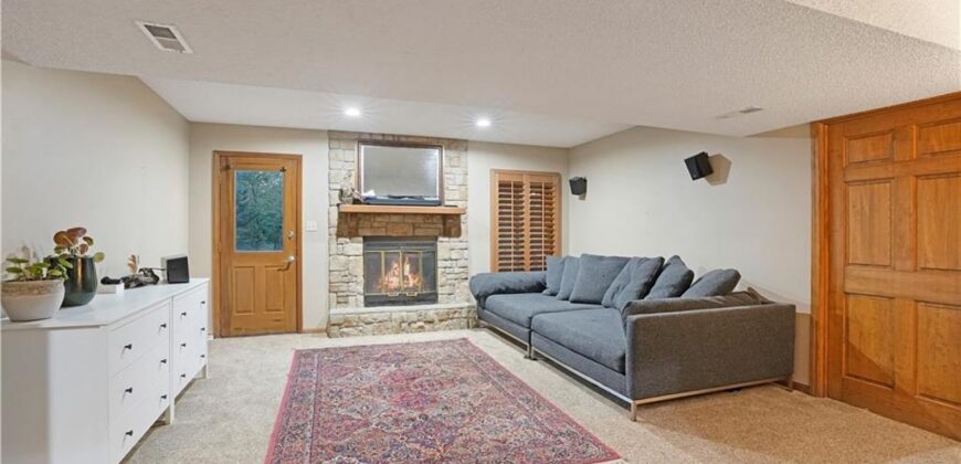 7955 NW Bridle Parc Lane, Kansas City, MO 64152