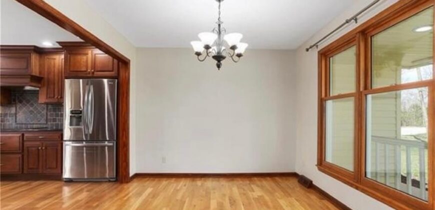 7955 NW Bridle Parc Lane, Kansas City, MO 64152