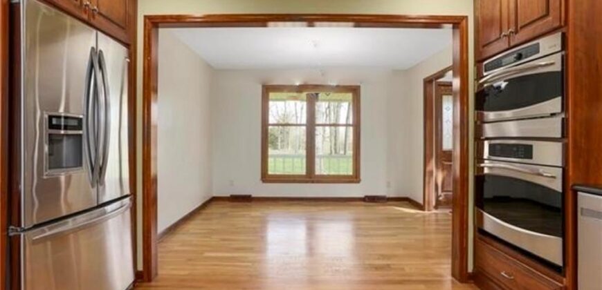 7955 NW Bridle Parc Lane, Kansas City, MO 64152