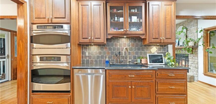 7955 NW Bridle Parc Lane, Kansas City, MO 64152