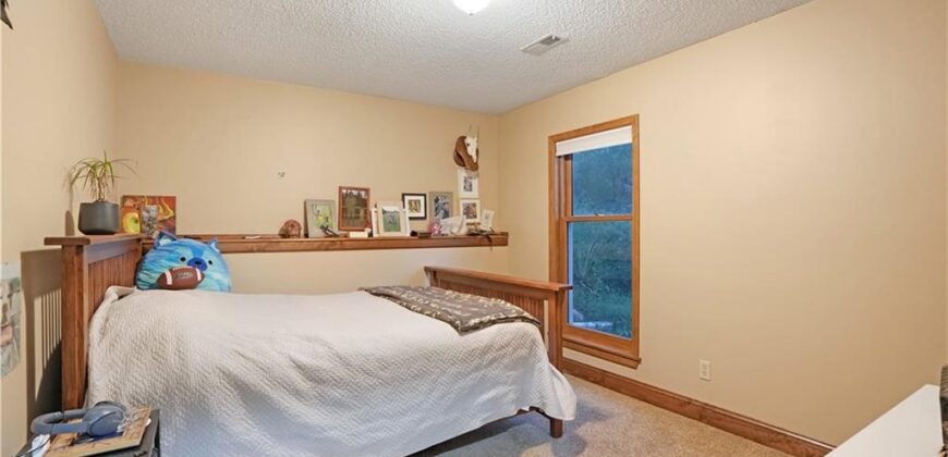 7955 NW Bridle Parc Lane, Kansas City, MO 64152