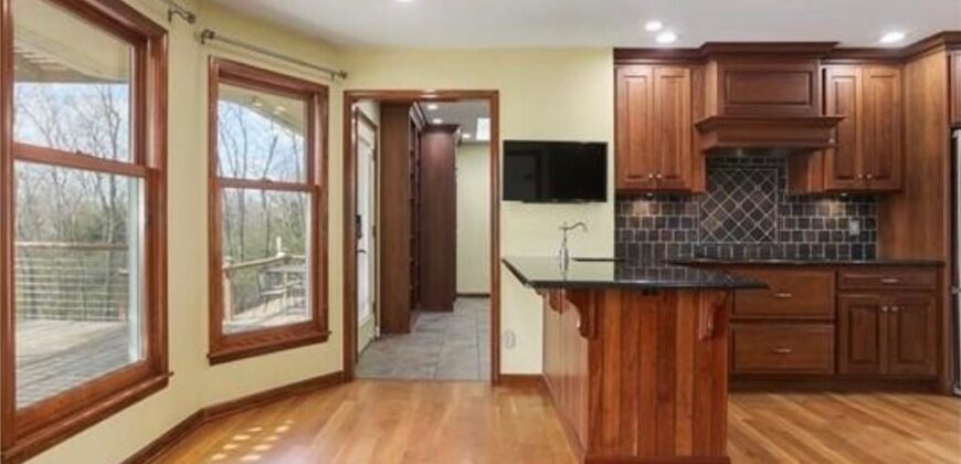 7955 NW Bridle Parc Lane, Kansas City, MO 64152
