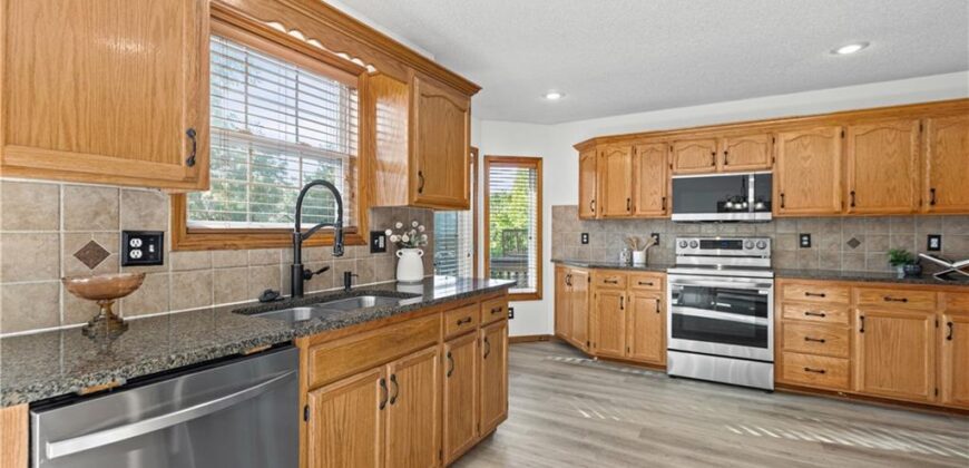 7416 N Mckinley Avenue, Kansas City, MO 64158