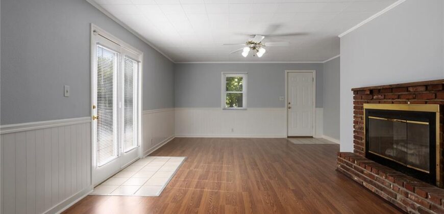 705 NE Lindberg Drive, Kansas City, MO 64118