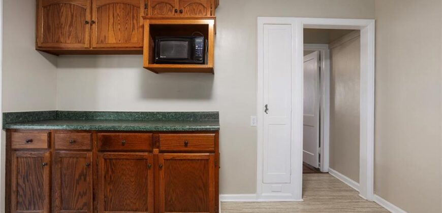 705 NE Lindberg Drive, Kansas City, MO 64118