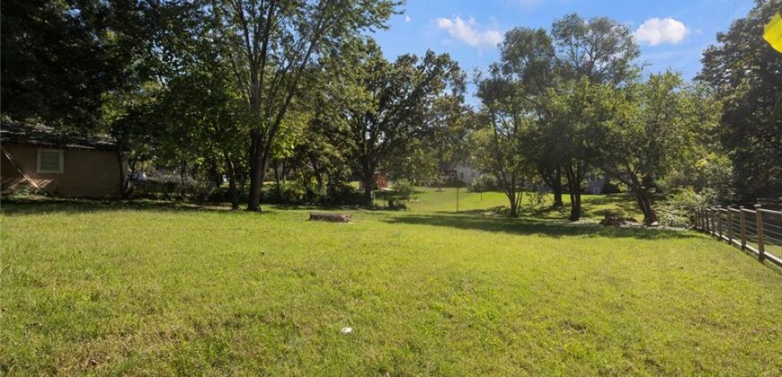 705 NE Lindberg Drive, Kansas City, MO 64118