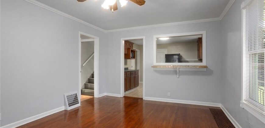 705 NE Lindberg Drive, Kansas City, MO 64118