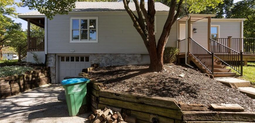 705 NE Lindberg Drive, Kansas City, MO 64118