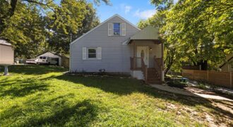 705 NE Lindberg Drive, Kansas City, MO 64118