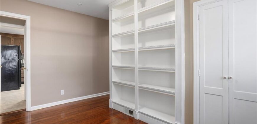705 NE Lindberg Drive, Kansas City, MO 64118