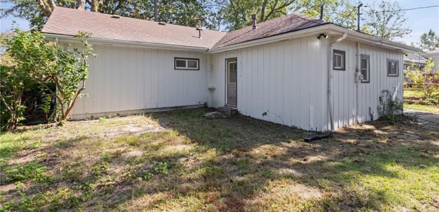 6912 N Harrison Street, Gladstone, MO 64118