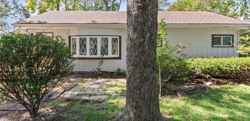 6912 N Harrison Street, Gladstone, MO 64118