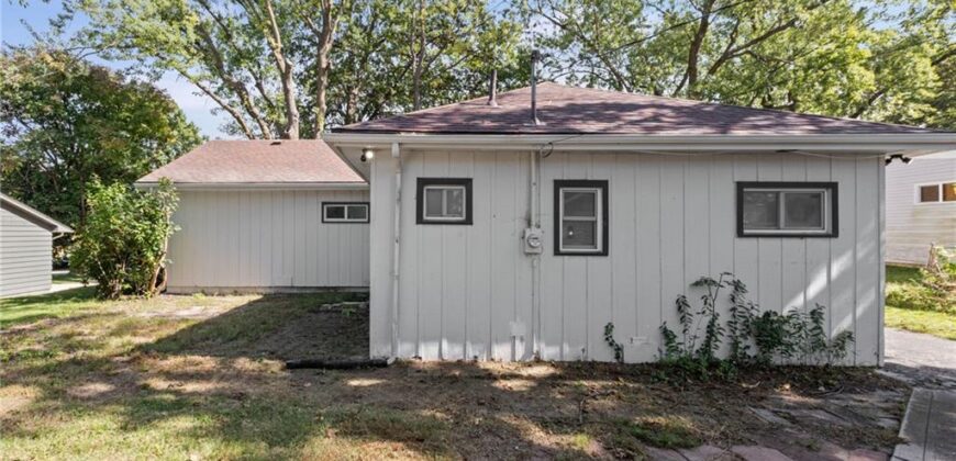6912 N Harrison Street, Gladstone, MO 64118