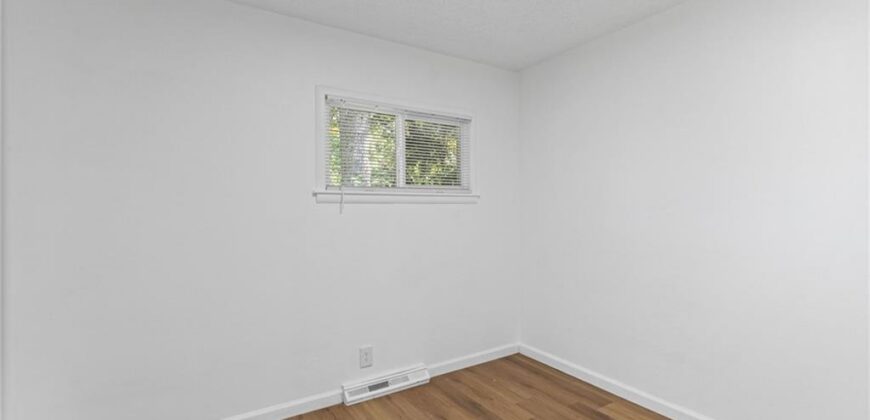 6912 N Harrison Street, Gladstone, MO 64118
