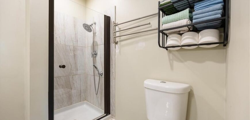 1606 NE 68TH Place, Gladstone, MO 64118