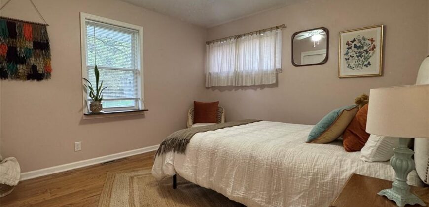 1210 NE Shady Lane Drive, Gladstone, MO 64118