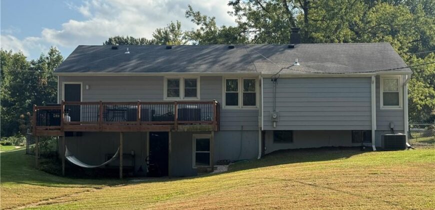 1210 NE Shady Lane Drive, Gladstone, MO 64118