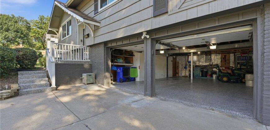 1700 NE 67th Place, Gladstone, MO 64118