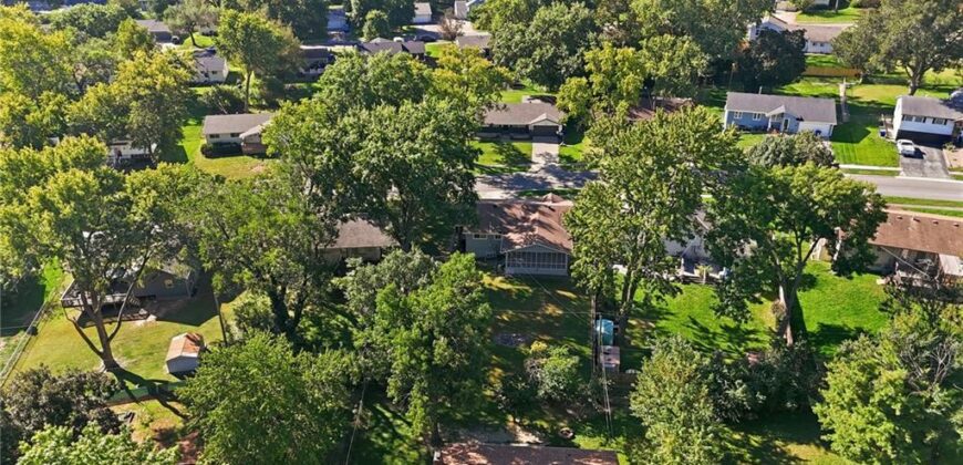 1700 NE 67th Place, Gladstone, MO 64118