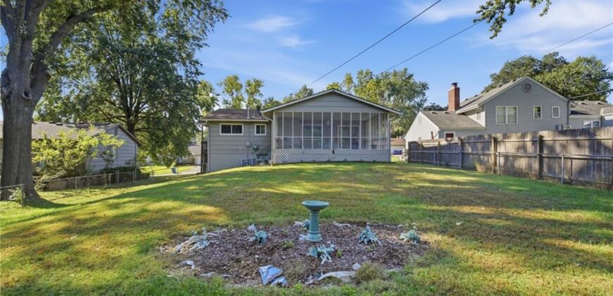 1700 NE 67th Place, Gladstone, MO 64118