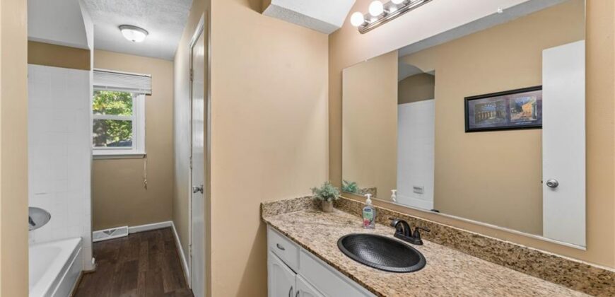 700 NE 55TH Street, Kansas City, MO 64118