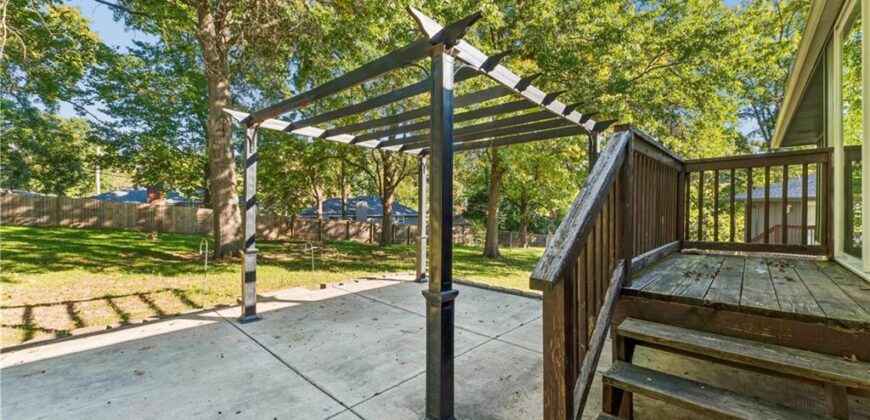 700 NE 55TH Street, Kansas City, MO 64118