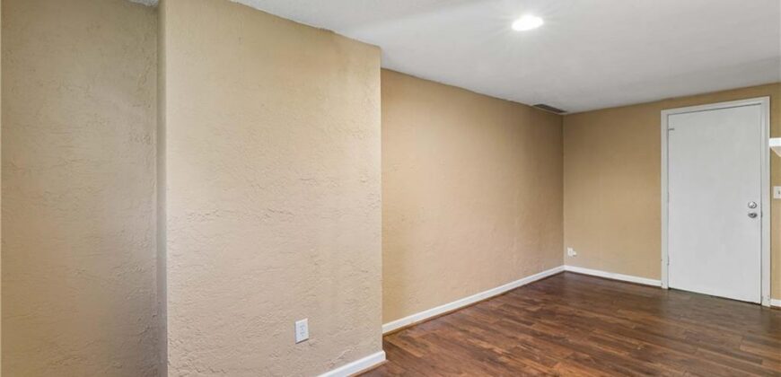 700 NE 55TH Street, Kansas City, MO 64118