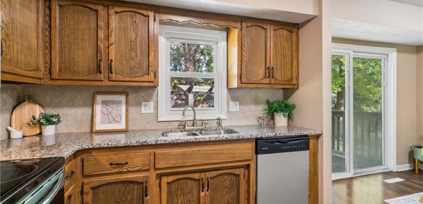 700 NE 55TH Street, Kansas City, MO 64118